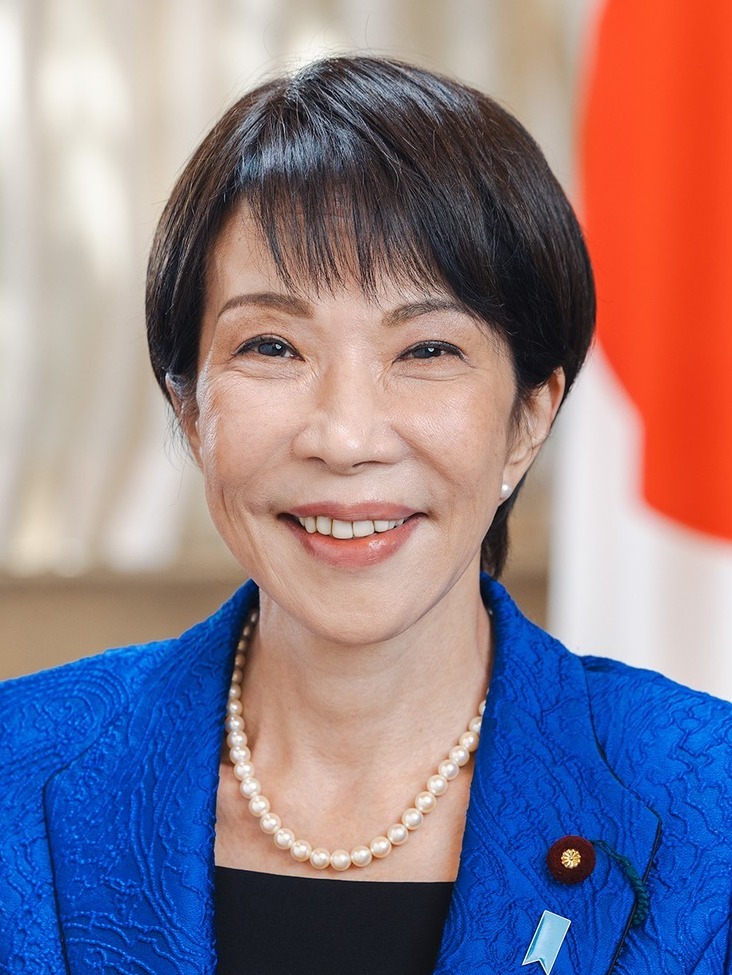 高市早苗総理大臣（MOFA/Japanese Embassy to South Africa, probable source: Cabinet Public Affairs Office, via Wikimedia Commons）