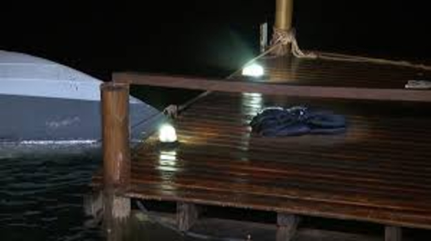 桟橋にボート激突、6人死亡＝夜間の標識欠如、無免許操縦