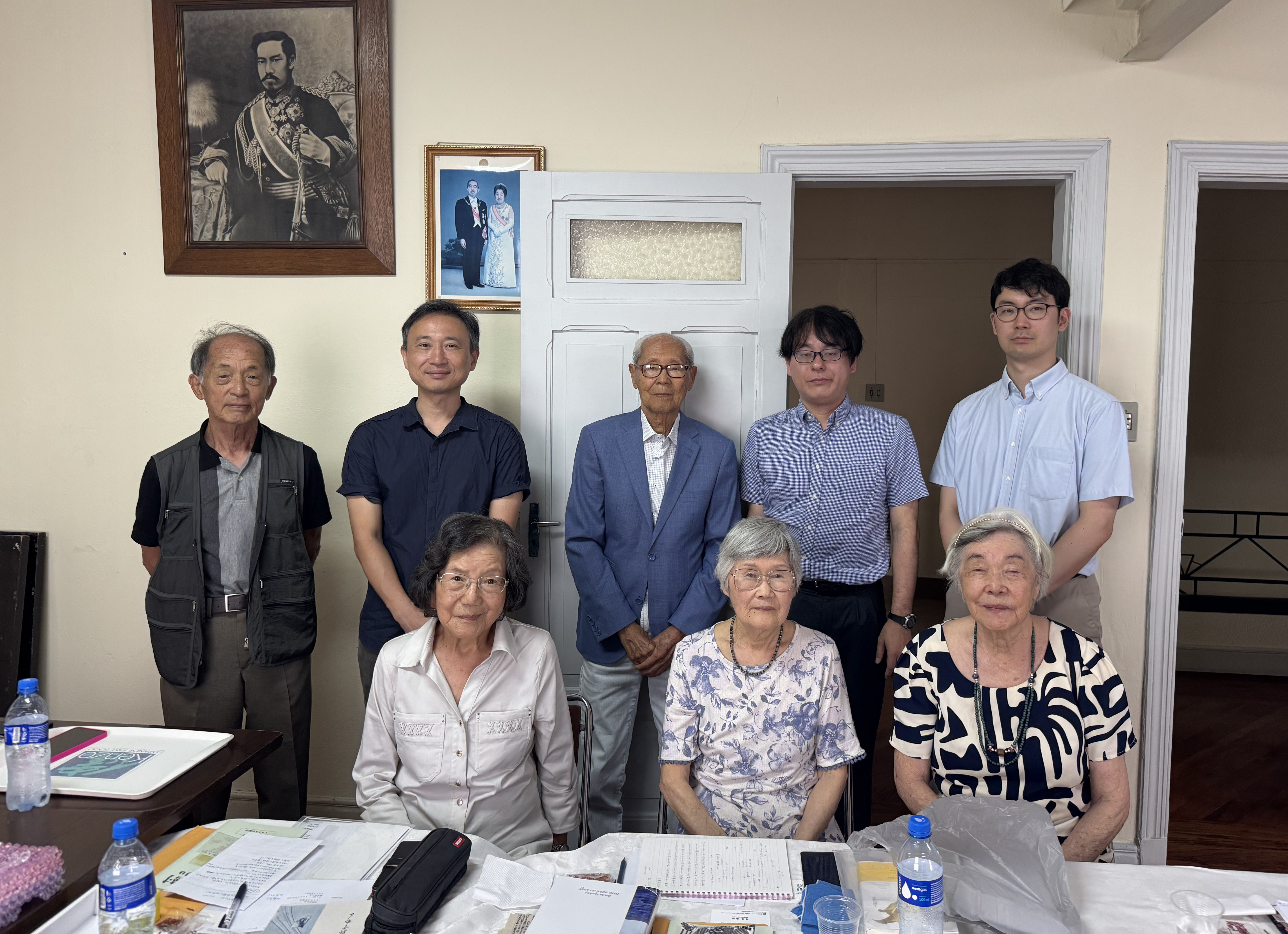 出席者の皆さん、前列左から小野寺さん、小池さん、寺田さん、後列左から多田さん、長尾さん、梅崎さん、屋良さん、大島さん