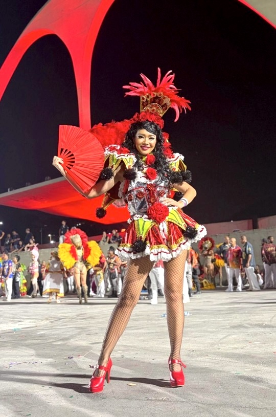 サンボードロモに立つ工藤めぐみさん。2008年から名門サウゲイロのパシスタとして大舞台で踊り続けている。