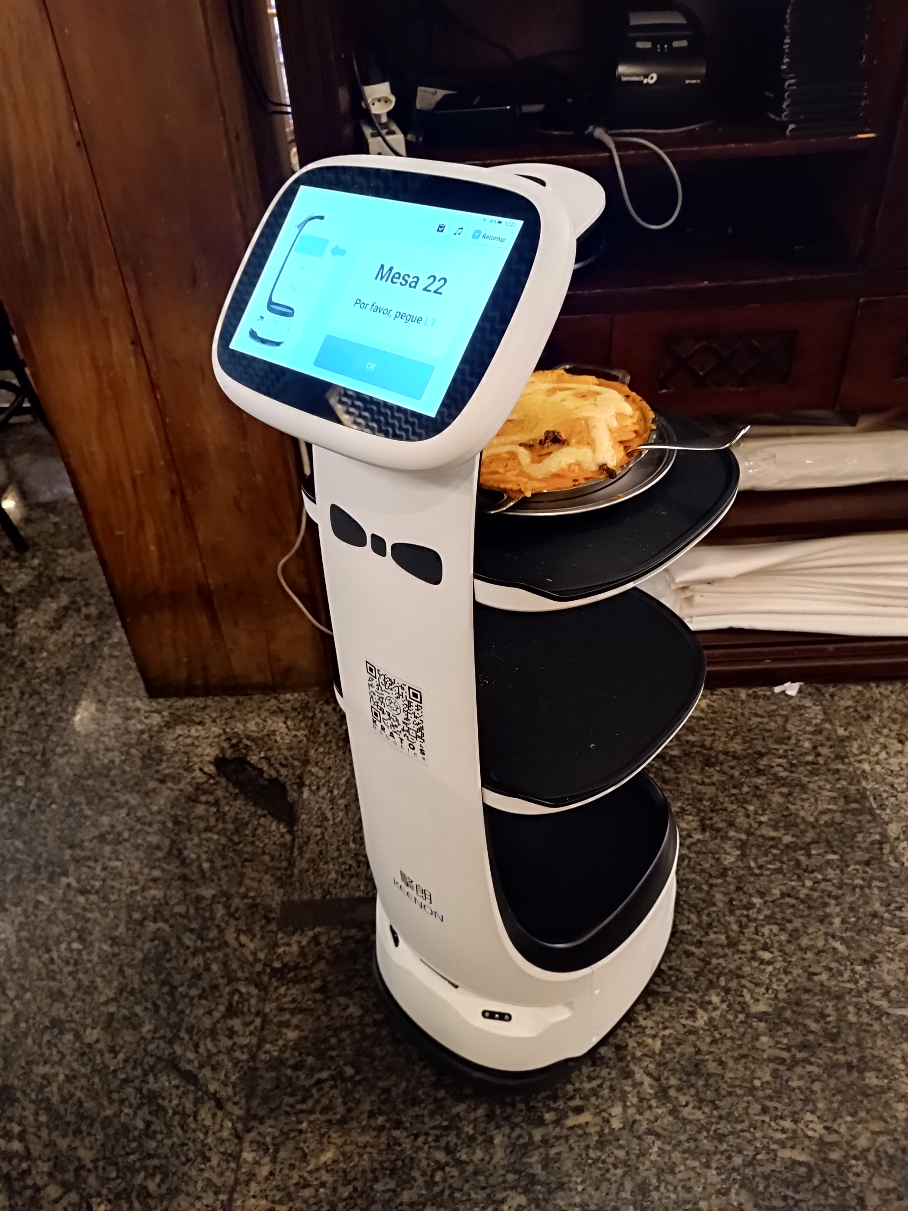 配膳ロボット