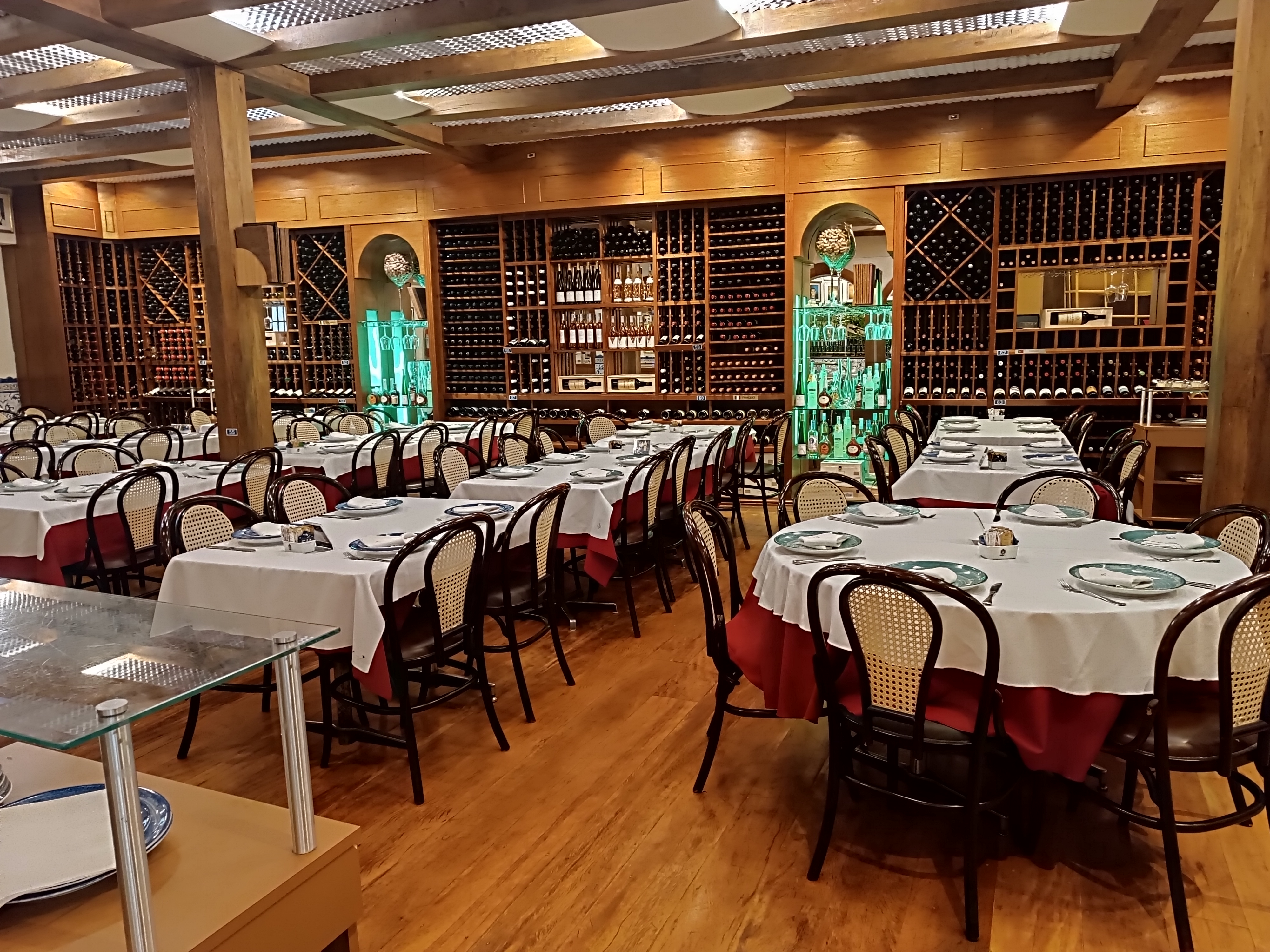 Brasil Nippou Gourmet Banzai!!＝著名人のカリカチュアが並ぶ名店＝サンパウロの老舗イタリアン＝レリス (Lellis)