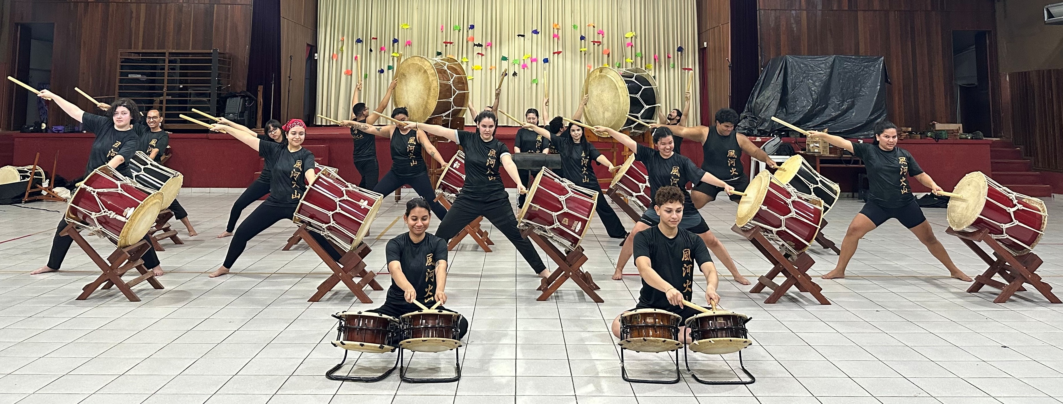 和太鼓グループ「風河火山太鼓」の演奏の様子