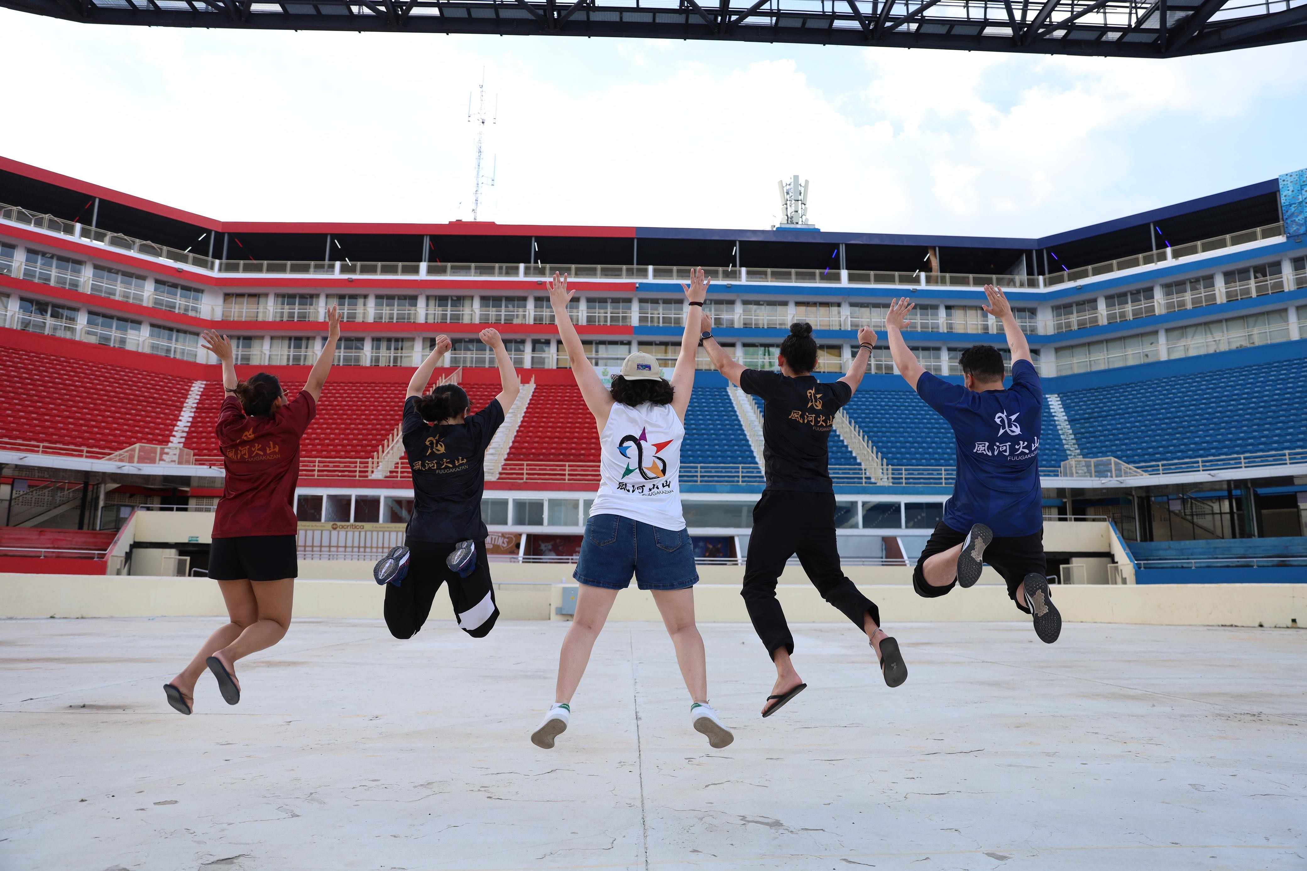 和太鼓グループ「風河火山太鼓」メンバーらと