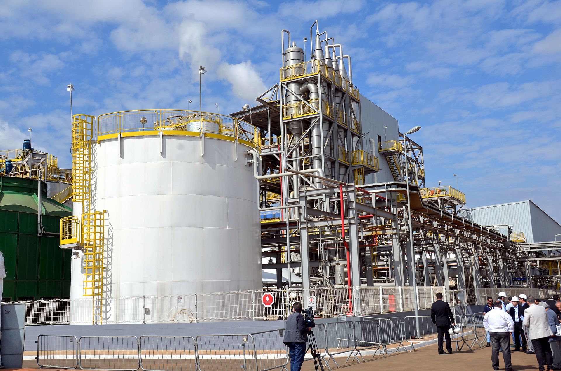 ライゼン社の第2世代エタノール工場の開所式。サンパウロ州ピラシカバで2015年7月22日に行われた（Secretaria de Agricultura e Abastecimento, via Wikimedia Commons）