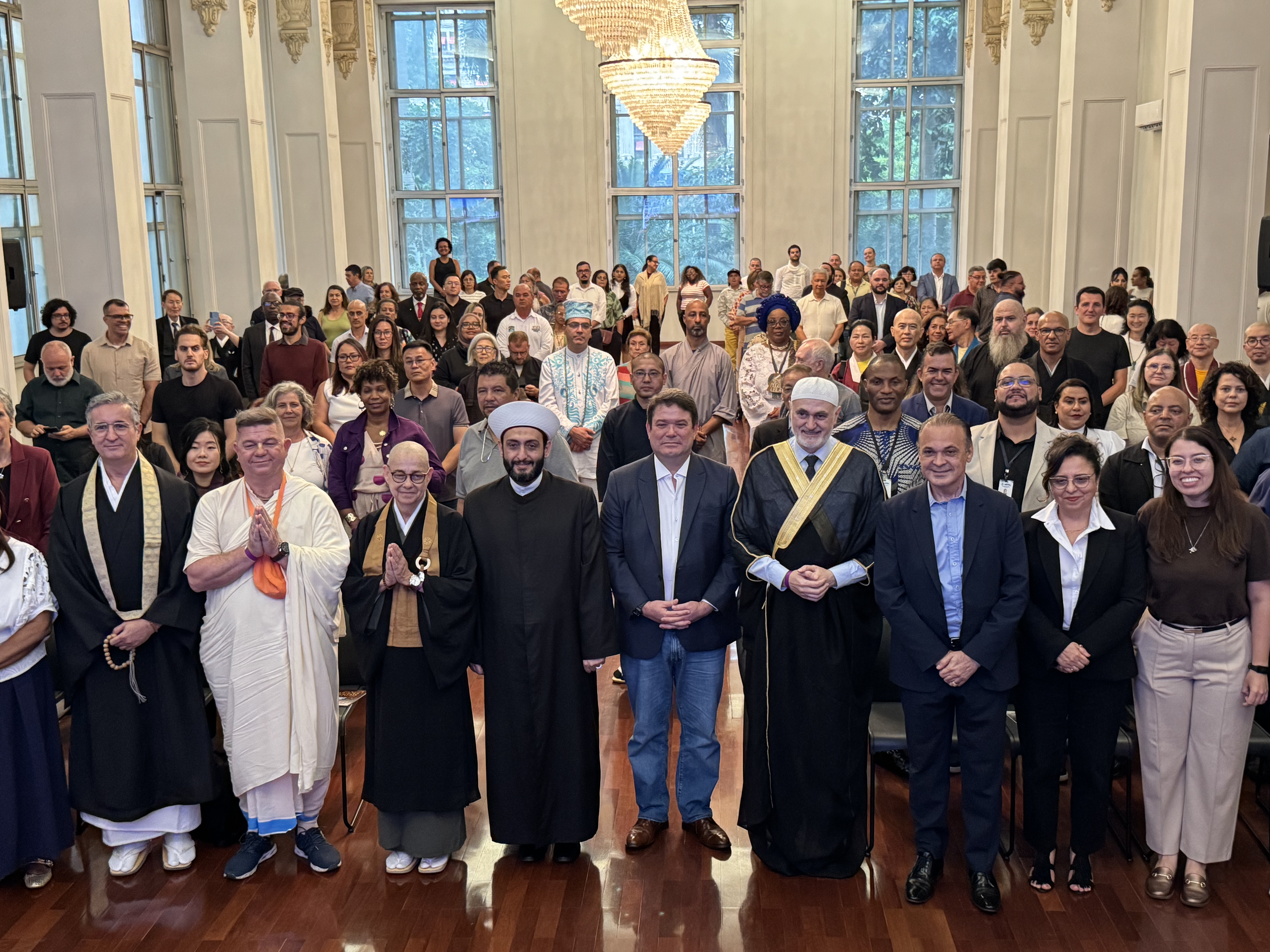 聖なる灯、多文化の街を照らす＝サンパウロ州「東洋宗教ガイド」刊行＝不寛容の闇を払う多様な信仰