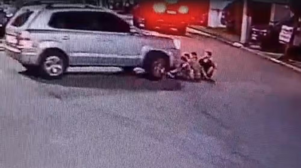 グアルーリョスで女性運転の車が子供4人を轢く事故