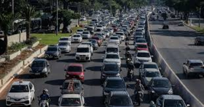 イースター連休、サンパウロの高速道は大混雑
