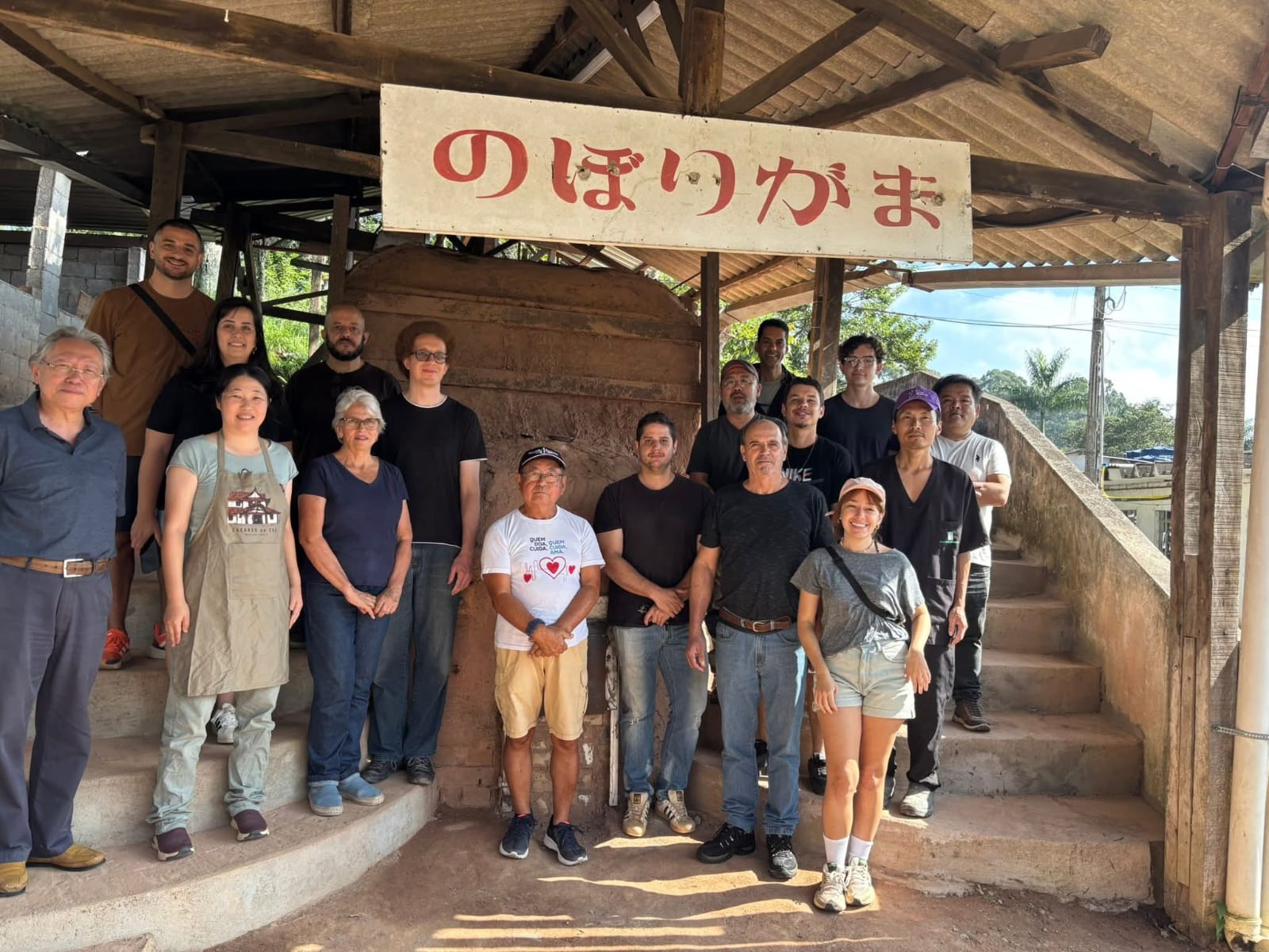 こどものその＝半世紀ぶりに火入る登り窯＝陶芸家らが紡いだ復活の物語＝支え合いで再生、数百作品が完成