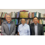 来社した（左から）榎原さん、中沢会長、宮村さん