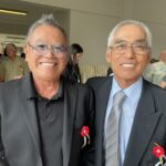 アメリカから一緒に参加したゲートボール仲間のシゲル・タイラさん右）と親川さん